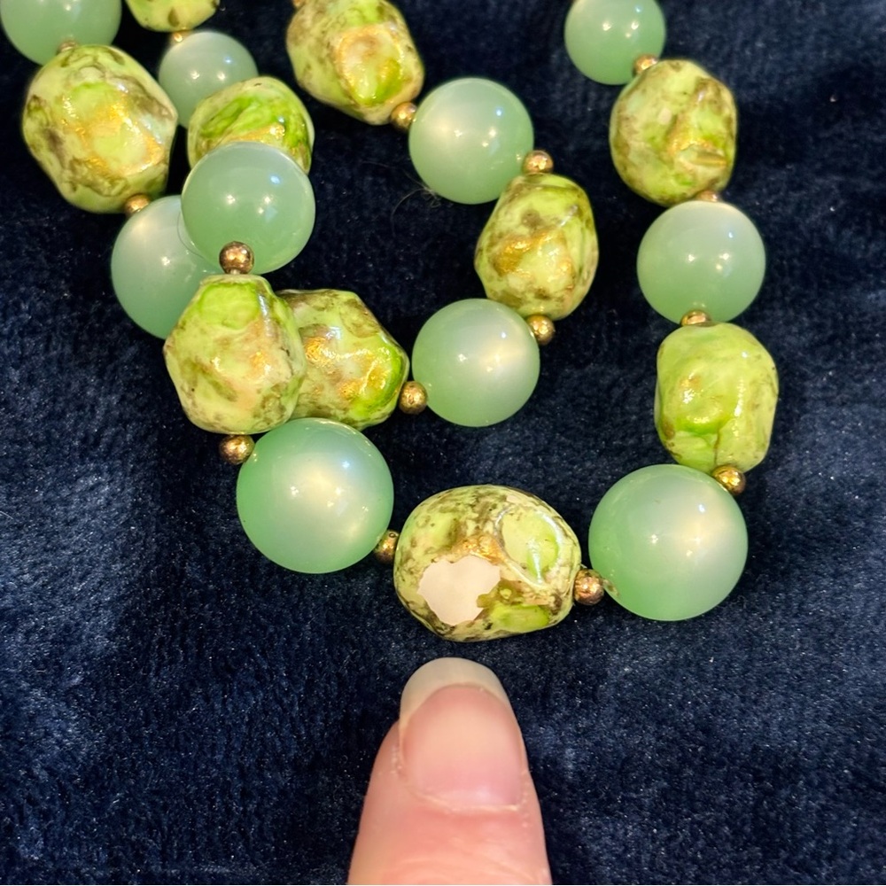 Vintage Green Moon Glow Speckled Beaded Necklace Double Strand Collar Statement - Picture 9 of 11